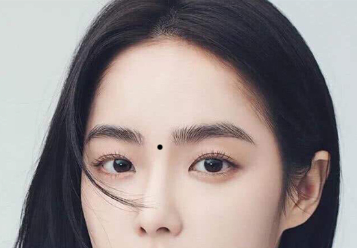 眉心有美人痣人的命运眉心有痣面相算命