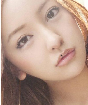 7,女人上唇有痣易遭口舌事非.6,女人嘴角有痣主管格.