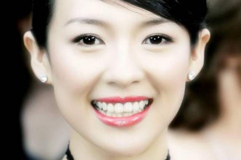 如果女人门牙比较大,则说明了这样面相特点的女人会有憨厚老实的特点