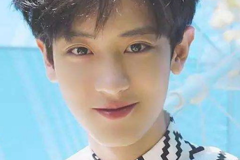 拥有桃花眼面相特点的男生会对待感情不太专一,并且在他们的内心中会