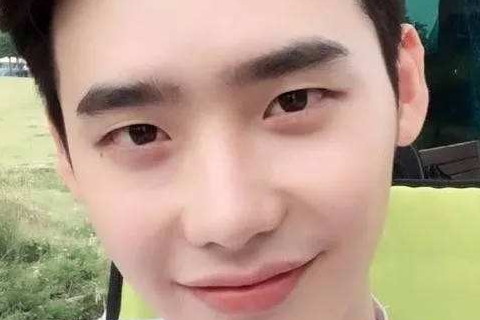 男人耳朵有痣的命运好不好