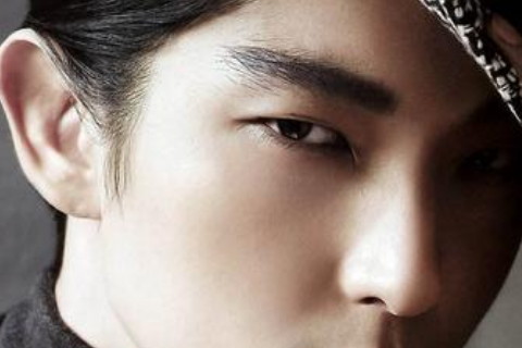 其实,对于眼白比较多的男人会有很好的命运,因为眼白多的男人是属于