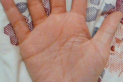 女人手上纹路多且杂乱的含义