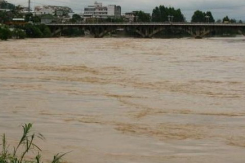 梦见河里涨大水