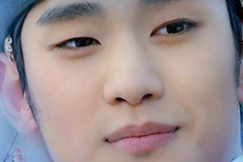 一般来说,狐狸眼长在女性的脸上是比较妩媚的,但是长在男人的脸上