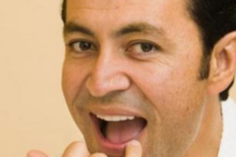 所谓的扫帚眉,也就是眉毛好像一把扫把那样的,如果男人有扫帚眉面相