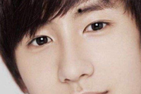 右眉毛上方有痣的男人命运好不好