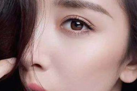 眉毛稀少的人比较敏感女人的眉毛稀少的话,代表了这样面相特点的女人