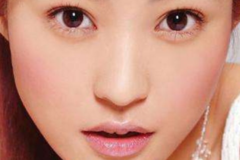 嘴唇上翘的女人面相的性格特征