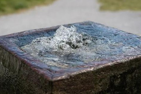梦见井水翻滚