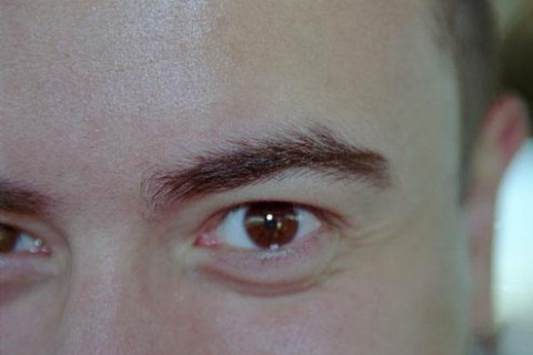 男人眼睛一大一小面相解析