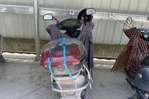 梦见电瓶车漏油