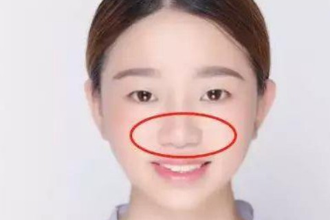 鼻梁塌的面相好坏与否