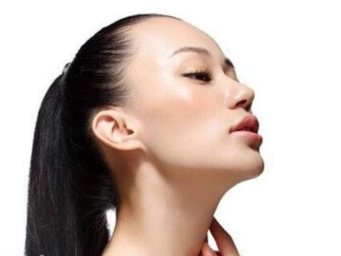 加上,在面相学中,耳朵大也是属于有福气的代表,有这样面相的女人从小