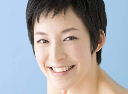 女人手中有朵花看手相