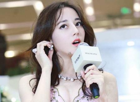看手相不可以告诉别人么,看手相的不给我看20岁