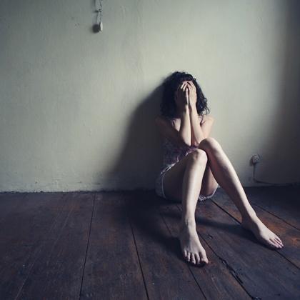 给女儿打耳洞