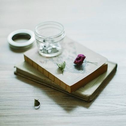 梦见黑狗让自己抱着