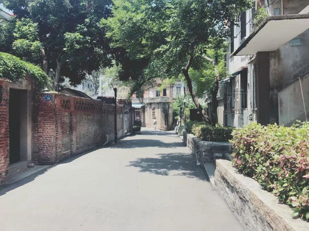 三根香从左到右依次降低,低调到高峰如何提升自我能量与内心平衡