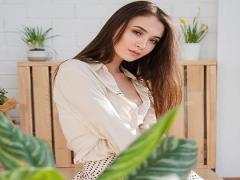 院子里好多燕子飞，周公解梦飞进窝里！